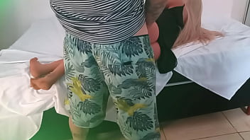 Preview 3 of Brie Bbw - A meia-irm&atilde_ se senta no meu colo para dobrar a roupa antes