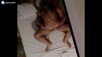 Preview 2 of Boob Squeeze N Bite - Comendo a casada