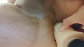 Preview 1 of Publik Dikasih Uang Ngentot - Estrenando dildo en la ducha