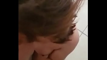 Preview 4 of Young Girl Show Small Boob - Luz Ben&iacute_tez haciendo un oral a Mauricio Rodriguez