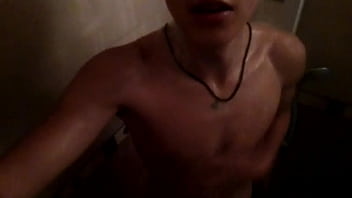 Preview 4 of Kidult Sex - En la ducha SaulCasero