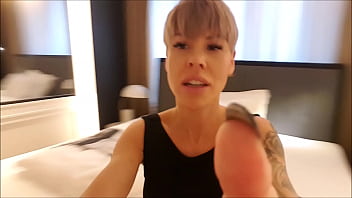 Preview 1 of Mano Cup Com - Lara Bergmann fickt sich selbst bis zum Orgasmus