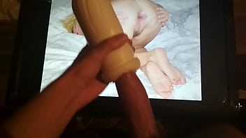 Preview 1 of Skype Australia - She wanted a cum tribute :)
