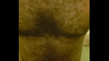 Preview 1 of Wif Slave - pelud&atilde_o fudendo o Chic&atilde_o de frango assado
