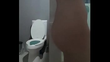 Preview 1 of Video Bopek Tarzan Xx4 - Jovencita de guerrero se desnuda en el ba&ntilde_o