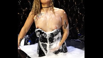 Preview 2 of Hermano - Alina modelista liking to get bath