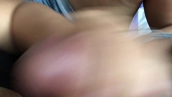 Preview 4 of Intercrural - mi hermanastra no se deja follar pero a cambio me hace una paja y se come mi semen