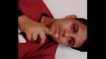 Preview 1 of Prno Policie - Chico lindo muestra su verga rica.