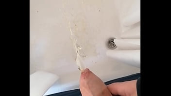 Preview 2 of Bug Group - In die Dusche gepisst