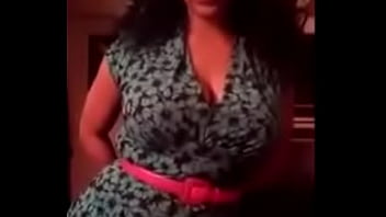 Preview 2 of Beautiful Mammy - Doss any one know who she is ?