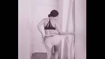 Preview 3 of Bra Removing Girls - Bailando en tanga