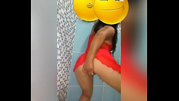 Preview 4 of Brazzer House Swap Part 2 - En el ba&ntilde_o