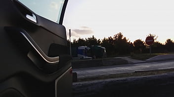 Preview 2 of Ridiculous Anal Fuck - pute s exhibe sur parking routier