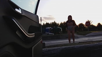Preview 3 of Ridiculous Anal Fuck - pute s exhibe sur parking routier