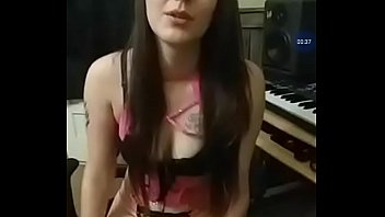 Preview 2 of Rbreezy Sex Video - Sexy chica rusa en lencer&iacute_a y una pareja