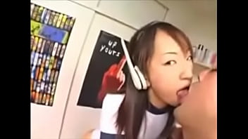 Preview 3 of Tight Puussi - 美フィギュア痴女のコスプレでキス