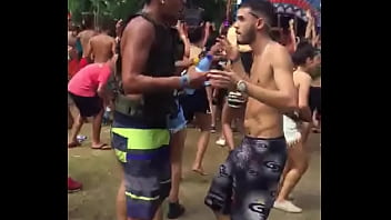 Preview 2 of Kopek Pornosu Izle - VAI TOMAR NO CU ,  QUE CACHORRADA DA MIZERA - Nativos Open Air