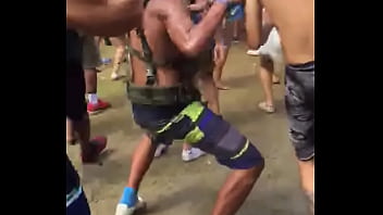 Preview 3 of Kopek Pornosu Izle - VAI TOMAR NO CU ,  QUE CACHORRADA DA MIZERA - Nativos Open Air