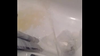 Preview 3 of Malasia Porno - Pissing piss bath