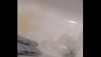 Preview 4 of Malasia Porno - Pissing piss bath