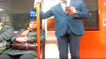 Preview 2 of Chicos Pillados Masturbandose - Bulge Suit on the Metro
