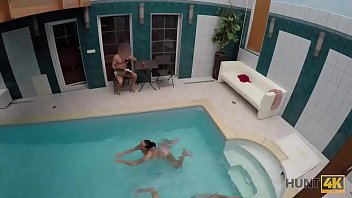 Preview 1 of Mandingo Y Japonesa - HUNT4K. Il povero cornuto dovrebbe vedere come un ragazzo ricco possiede la sua ragazza