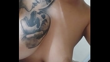 Preview 2 of Grandpa Playing - V&iacute_deo de verificaci&oacute_n