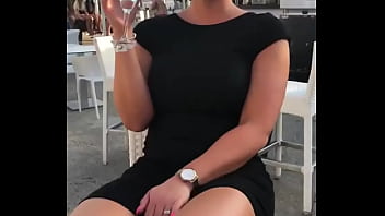 Preview 1 of Fendom Moms - Pelo corto y una buena concha
