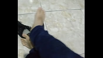 Preview 2 of Gand Ka Gu Khana Sex Video - T&ecirc_nis sem Meia - sneakers
