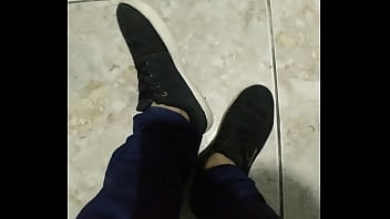 Preview 1 of Gand Ka Gu Khana Sex Video - T&ecirc_nis sem Meia - sneakers