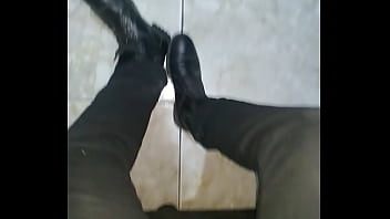 Preview 2 of Ava Babble - Gozando no coturno/ cum and boot