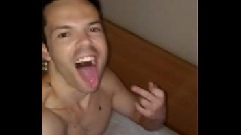 Preview 1 of Shaved Teenage - Calebe leitador metendo porra dentro no pelo e na pele (sem camisinha)