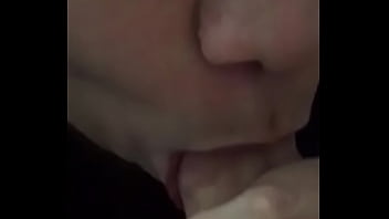 Preview 2 of Whitney Wisconsin Dog Porn - Mamando o filho o primo mais novo - Novinho