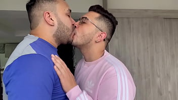 Preview 1 of Chodar Choti Top - Mi primo me pone a mamar su polla