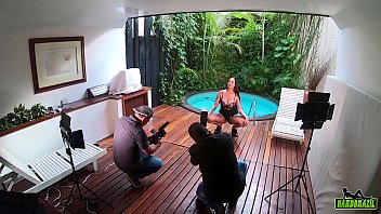 Preview 1 of 2 Girls Riding Tied Up Guy - Bastidores do ensaio de Babi Ventura - Gustavo Bueno - Victor Hugo - Binho Ted