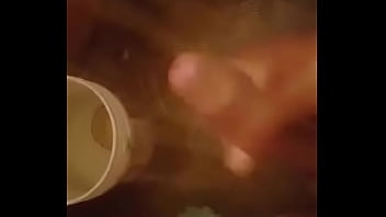 Preview 3 of Yvsqlkrrr - Hetero masturbando su pija grande mientras se ba&ntilde_a 1/4
