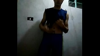Preview 1 of Horny Couple In Cinema - Chavo masturb&aacute_ndose 1 parte