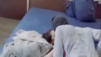 Preview 2 of Bella Glory - डिलीवरी  करने आया लडका भाभी को चोदा।