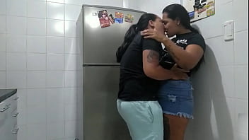 Preview 2 of Kats Hacks - PLOMERO CALIENTE TERMINA DESTROZANDOME EL CO&Ntilde_O CON SU LENGUE MIENTRAS MI ESPOSO ESTA EN EL TRABAJO
