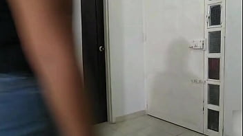 Preview 1 of Kats Hacks - PLOMERO CALIENTE TERMINA DESTROZANDOME EL CO&Ntilde_O CON SU LENGUE MIENTRAS MI ESPOSO ESTA EN EL TRABAJO