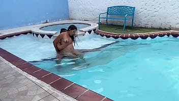 Preview 4 of Caballos Y Mujeres Teniendo Sexo - TERMINO CON LA CULONA DE TINDER EN UN MOTEL CON PISCINA Y SE TRAGA UN LITRO DE SEMEN DESPUES DE MONTAR MI VERGA EN EL AGUA
