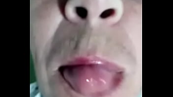 Preview 3 of Pakistan Desi Sexy Videos - Coroa pede porra no novinho pirocudo do zap