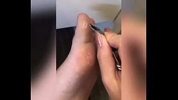 Preview 4 of Raelene Porn - Tirando as minhas pelinhas do p&eacute_/satisfat&oacute_rio