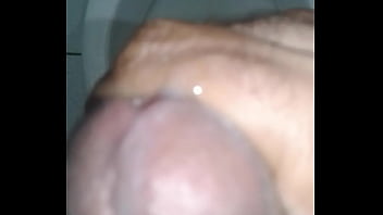 Preview 4 of Bbw Sofia Rose Lesbian - Negao ponhetando no banheiro