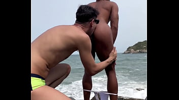 Preview 1 of Icecreem Sex Xxx Videos - femboy dando o cu na praia de nudismo