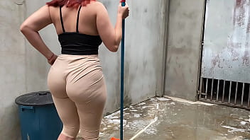 Preview 3 of Big Black Video Sexx - Essa empregada &eacute_ muito safada,  e fica me provocando