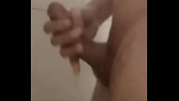 Preview 1 of Teen Fistel - Una rapidita en la ducha y casi me descubren