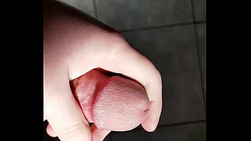 Preview 1 of Wet Patent - Novinho Exibindo seu Pau Perfeito Gozando Muito | Cumshot | POV