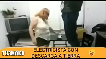 Preview 2 of Xxx Vadio Bp - Gets electrocuted while getting head