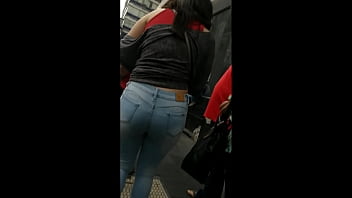Preview 4 of Flash Booby For Money - Culona con jeans apretados
